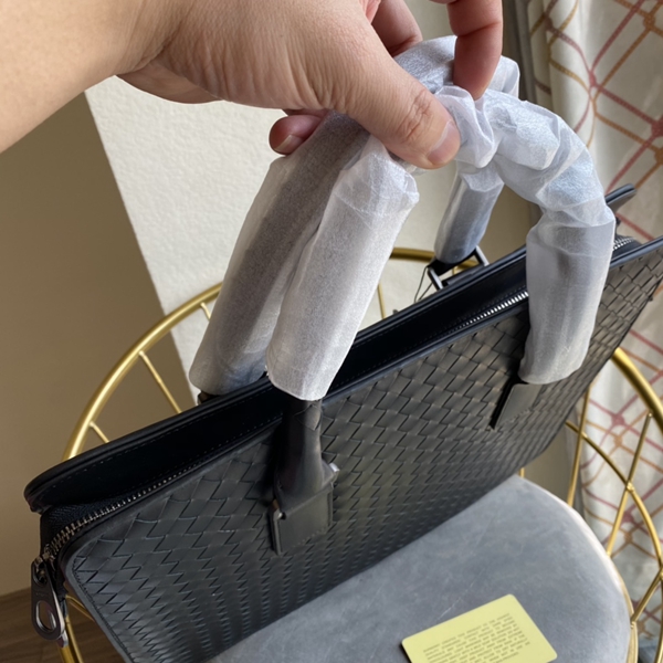 ボッテガヴェネタバッグ側面デザイン